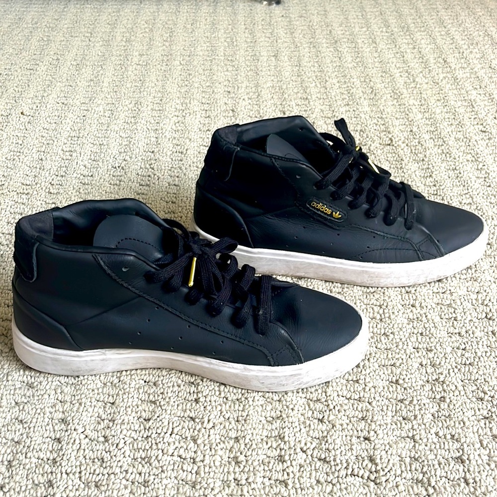 Adidas Originals Women’s Sleek Mid Sneaker